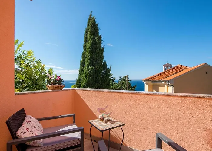 Apartment Stunning In Stara Baška